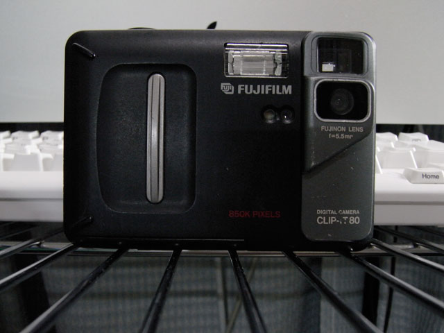 FUJIFILM CLIP-IT80  デジタルカメラ　F CI-80ストラップSDカード